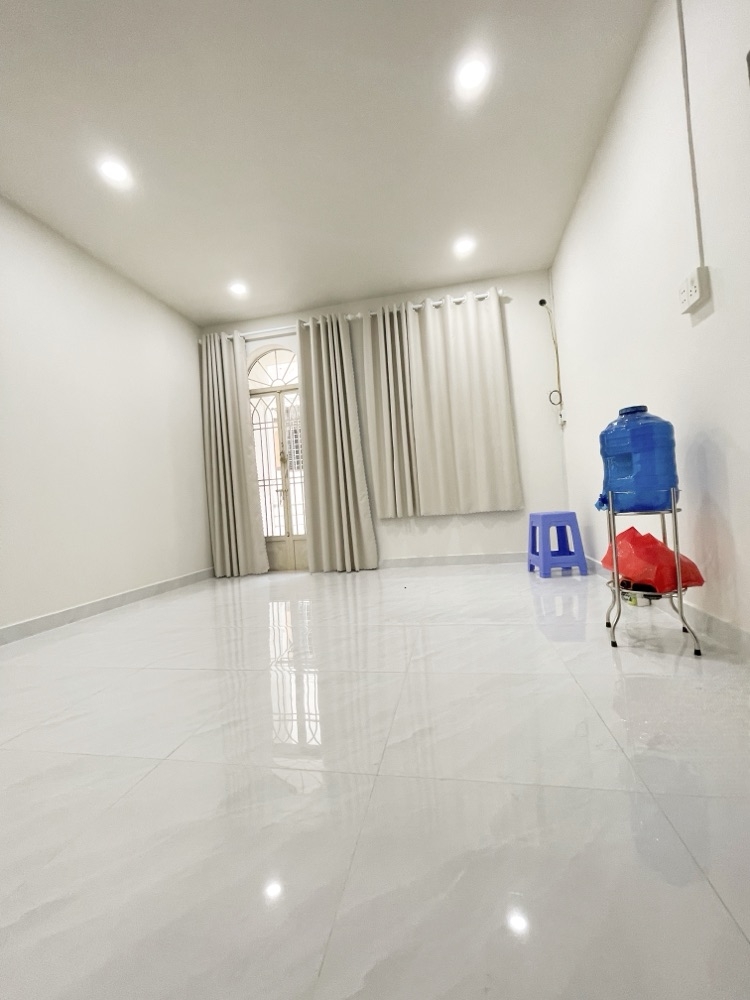 Nhà phố Tây Hoà,48m2, 2 tầng, ô tô đậu đường,khu cao tầng, pháp lý sạch