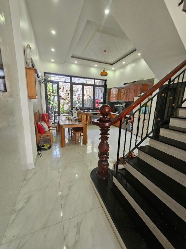 Mua Bán Nhà riêng Phường Tân Thuận Tây 70m2 Giá 5,6 tỷ VND