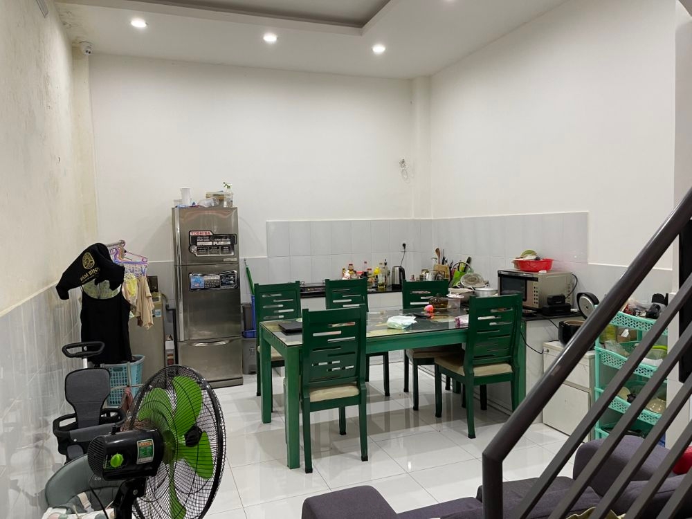 NHÀ 4 TẦNG MỚI ĐẸP SÂN THƯỢNG THOÁNG MÁT. GẦN BX MIỀN TÂY - NGUYỄN QUÝ YÊM HẼM XE HƠI 6 M - PHƯỜNG AN LẠC QUẬN BÌNH TÂN . CN: 40  M2 CHỈ 5 TỶ 