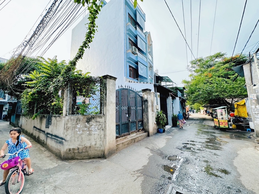 Mua Bán Nhà phố Quận 9 133m2 Giá 6,1 tỷ VND