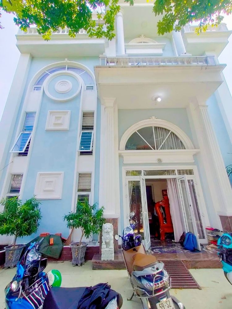 Biệt thự vườn 250m2, 4 tầng, 4 phòng ngủ, sau lưng Giga Mall, Thủ Đức