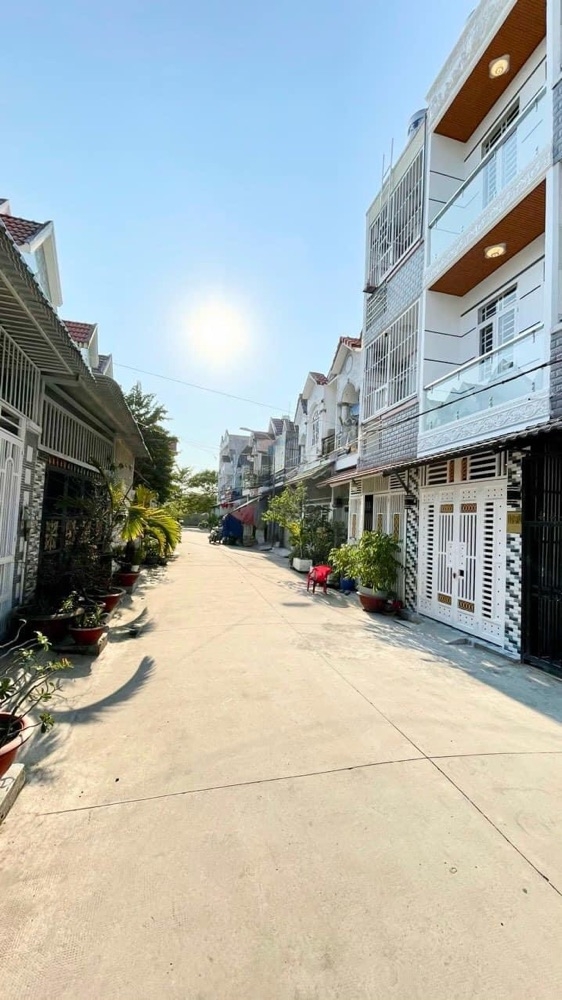 Mua Bán Nhà phố Đường Đào Tông Nguyên 33m2 Giá 2,59 tỷ VND